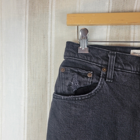 Abercrombie & Fitch Curve Love The 90s Straight Ultra High Rise Jeans Size 26/2s - Picture 2 of 9